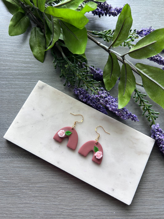 Simple flower on arch earring (gold plated)